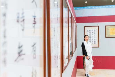 筆走雪域韻飛揚(yáng)，韓昀芝個(gè)人書(shū)法展在拉薩隆重啟幕