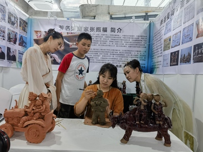 鄲城張玉萍泥塑驚艷首屆中國(guó)民間藝人交流大會(huì)，傳統(tǒng)技藝綻放新時(shí)代光彩